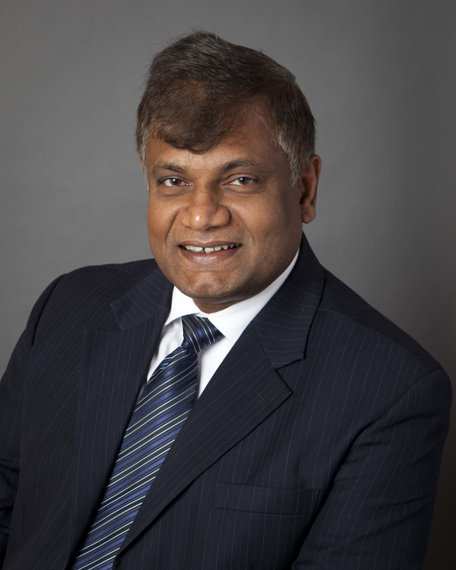 Corporate Portrait Photography | Melbourne Photography | Individual head and shoulder corporate photo of man on grey background